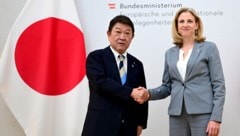 Außenministerin Beate Meinl-Reisinger (NEOS) und ihr japanischer Amtskollege Toshimitsu Motegi
