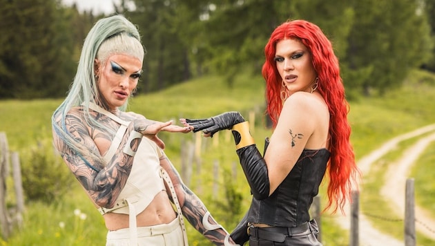 Zwischen Gossip und Glamour: Die Drag-Queens Philisha und Shira wollen das „Forsthaus Rampensau“ ...
