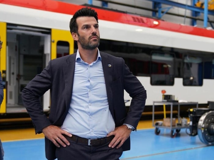 Verkehrslandesrat Landbauer im Stadler Werk im schweizerischen Bussnang