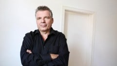 Thomas Baum schreibt Romane, Theaterstücke und Drehbücher und arbeitet außerdem als Supervisor ...