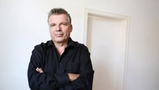 Thomas Baum schreibt Romane, Theaterstücke und Drehbücher und arbeitet außerdem als Supervisor ...
