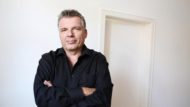 Thomas Baum schreibt Romane, Theaterstücke und Drehbücher und arbeitet außerdem als Supervisor ...