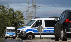 Nach dem Anschlagsversuch in Brandenburg sperrte die Polizei Straßen ab – Ermittlungen zu den ...