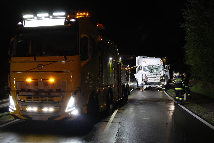 Die Bundesstraße war über zwei Stunden lang gesperrt.