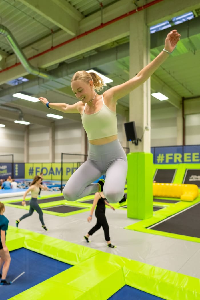 Bewegung als Ausgleich: Nach einem langen Schultag können sich Kinder im JUMP DOME richtig ...