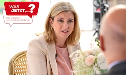 Beate Meinl-Reisinger stellt sich auch den Fragen über interne Parteikritiker.