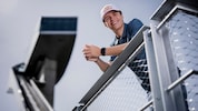 Stefan Embacher genießt Freizeit, um Freunde und Familie zu treffen.