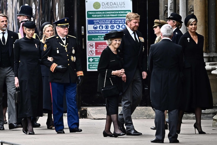 Wie schon beim Begräbnis von Queen Elisabeth II., nehmen auch Prinzessin Beatrix, König ...