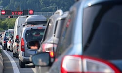 Der Unfall löste auch einen Stau aus. 