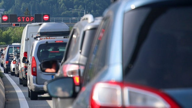 Der Unfall löste auch einen Stau aus.