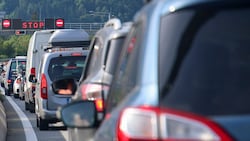 Der Unfall löste auch einen Stau aus. 
