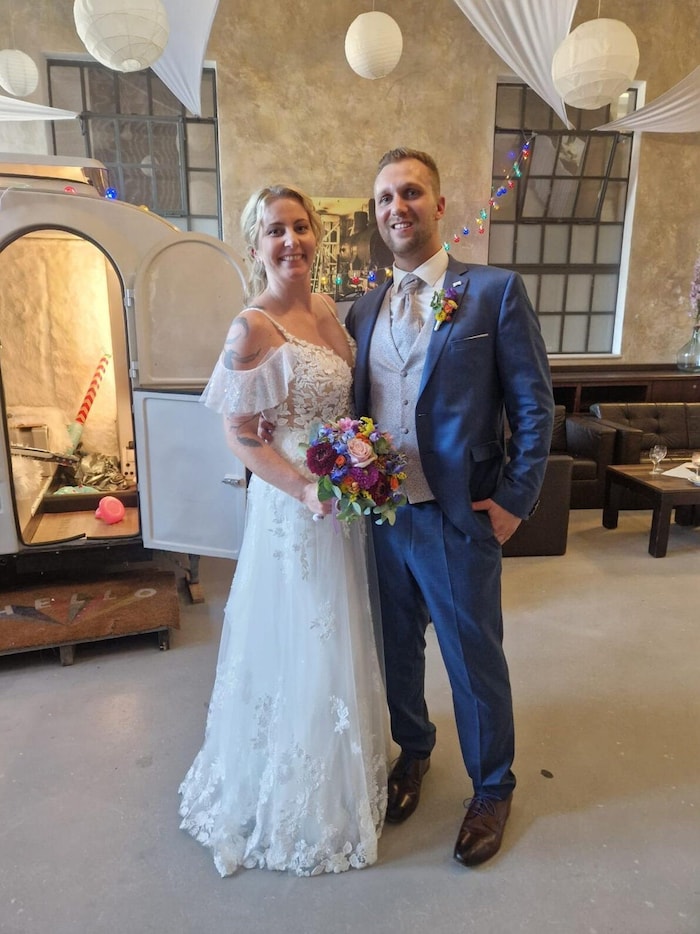 Es war eine Liebeshochzeit: Karl und Nadine (beide (37.) Acht Wochen später starb der strahlende ...