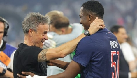 Luis Enrique (l.) und Paris Saint Germain nahmen als Sieger der Champions League  2025/26 ein ...