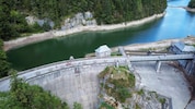 An den Ufern erkennt man: Der Stausee ist tiefer denn je.