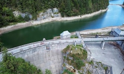 An den Ufern erkennt man: Der Stausee ist tiefer denn je.