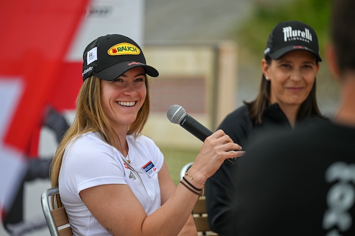 Beim Medientermin im Sommer war Skicrosserin Sonja Gigler bestens gelaunt.