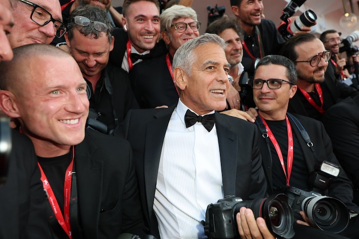 ... bevor Clooney selbst zum Paparazzo wurde ...
