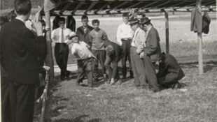 Ein historisches Bild beim Kegeln aus dem Jahr 1962.