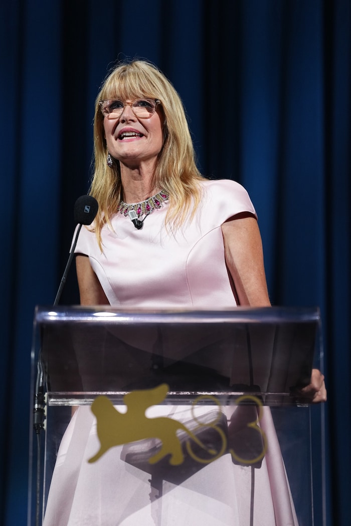 Laura Dern hielt die Laudatio auf George Clooney.