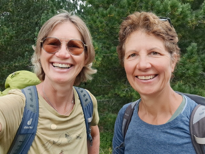Die Wanderexpertinnen Elisabeth Zienitzer (li.) und Silvia Sarcletti.