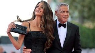 Mamma mia, was für ein Auftritt! George Clooney und seine Amal sorgten in Venedig für einen ...