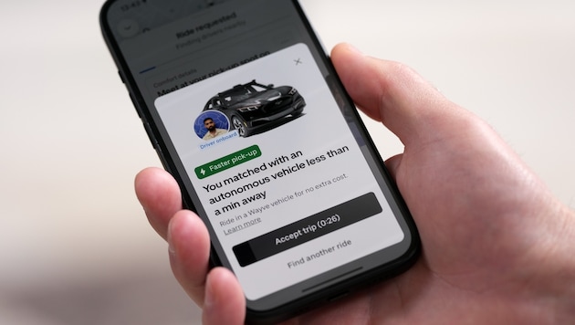 Kunden, die eine Fahrt über UberX, Uber Comfort oder Uber Electric buchen, können ohne Aufpreis ...