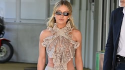 Sydney Sweeney sorgte schon nach der Landung in Venedig mit ihrem Look für Aufsehen.
