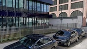 In München sollen Brandsätze auf eine Baustelle vor der Firmenzentrale geworfen worden sein.