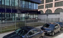 In München sollen Brandsätze auf eine Baustelle vor der Firmenzentrale geworfen worden sein.