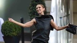 Céline Dion überraschte Fans in Paris spontan mit einem Tänzchen und stimmte dazu einen ihrer ...