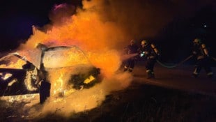 Meterhoch loderte die Flammen aus dem Pkw.