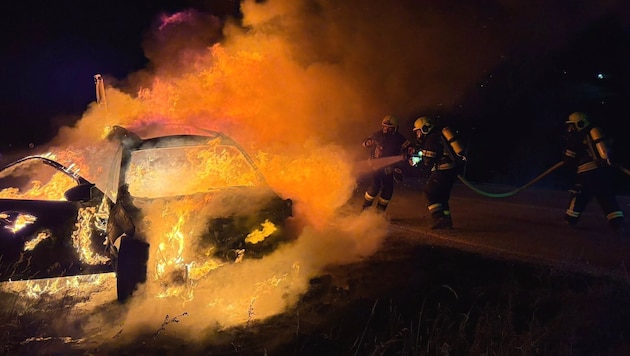 Meterhoch loderte die Flammen aus dem Pkw.