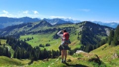 Die Wanderung bietet tolle Ausblicke – hier in Richtung Laterns.