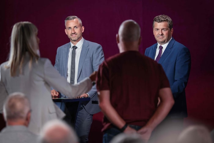 AfD-Spitzenkandidat Ulrich Siegmund (li.) und Ministerpräsident Sven Schulze (CDU)