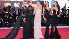 Stella Maxwell, Alana Lucio, Faretta Radic, Alessandra Ambrosio und Emi Renata Sakamoto sorgten ...