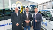 Verkehrslandesrat _Landbauer (M.) und die NÖVOG-Chefs Schroll und Hasenöhrl sehen sich vom ...