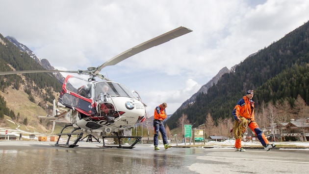 Bayerischer Polizei-Heli und fünf Mitglieder der Bergwacht waren im Einsatz (Symbolbild).