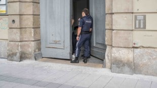 Die Polizei am Tatort am Grazer am Bischofplatz