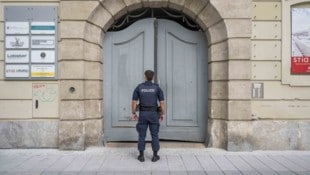 Die Polizei am Tatort am Grazer am Bischofplatz