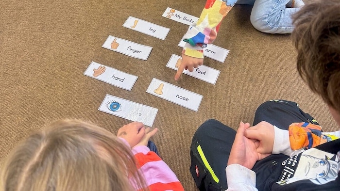 Ein entscheidender Vorteil von Kindern gegenüber Erwachsenen ist ihre unbewusste Fähigkeit, ...