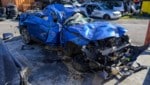 Die beiden jungen Männer, die in der Region bekannt und beliebt waren, hatten bei dem Unfall ...