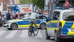 Mehrere Brandsätze wurden in München auf Ziele im Umfeld der Rüstungsfirma geworfen.