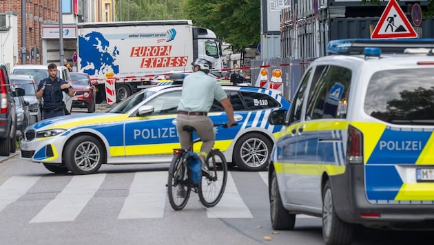 Mehrere Brandsätze wurden in München auf Ziele im Umfeld der Rüstungsfirma geworfen.