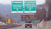Die Frau zwischen den Abschnitten „Panoramica“ und „Direttissima“ (Bild) unterwegs. Bei der ...