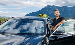 Caner „Jay“ Cinar ist mit seinem Unternehmen „CC – Limousine &amp; Taxi Service“ selbstständig.