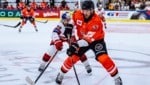 Benjamin Nissner (weiß) und die Eisbullen unterlagen den Haien aus Köln.