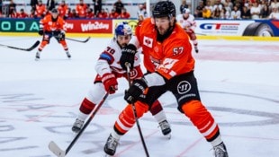 Benjamin Nissner (weiß) und die Eisbullen unterlagen den Haien aus Köln.