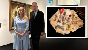 Karl Habsburg-Lothringen und seine Ehefrau wohnten der Eröffnung der Juwelen-Millionenshow in ...