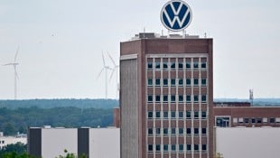 Für Volkswagen heißt es, den Gürtel enger schnallen. Zehntausende Jobs im Konzern sollen ...