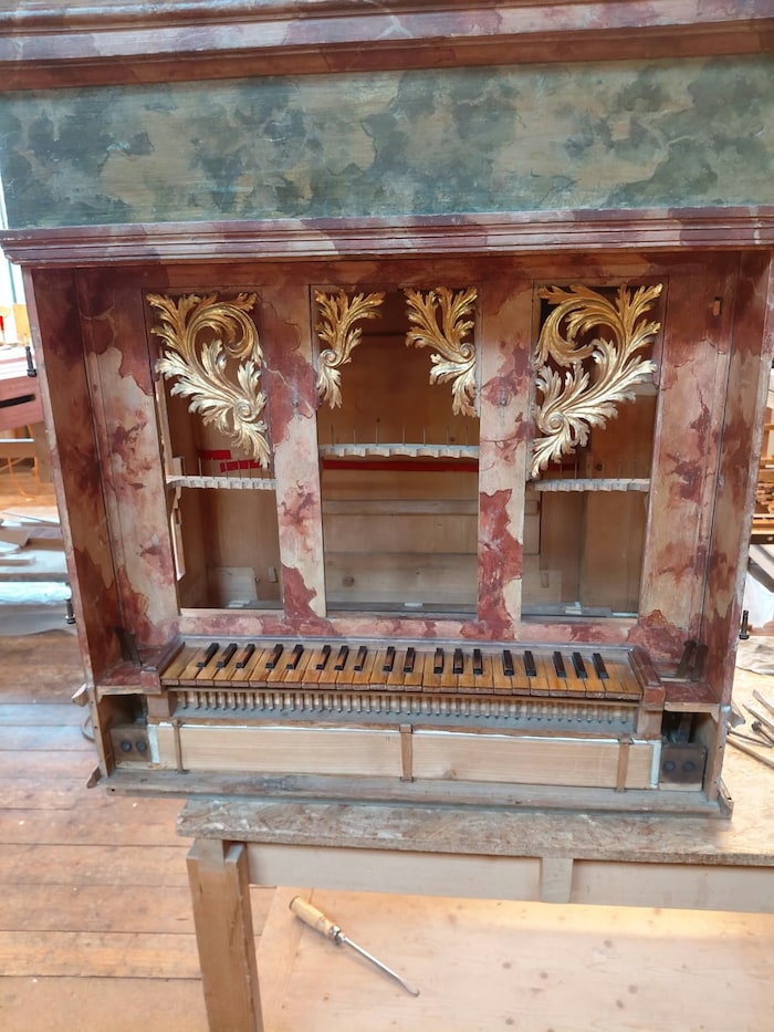 Derzeit steht die Orgel noch in der Werkstatt bei Meister Walter Vonbank.